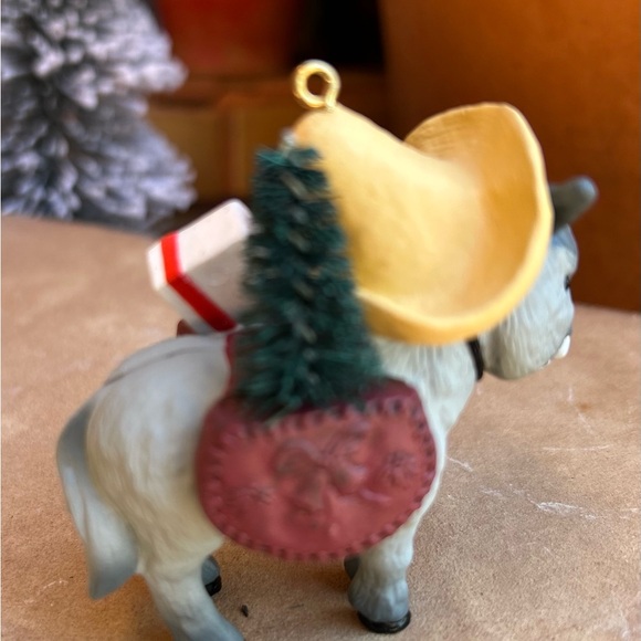 Hallmark Feliz Navidad Gray Donkey Christmas Keepsake Ornament New In Box - Picture 10 of 14